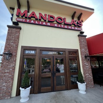 Mandolas Italian Kitchen - Entrance - Italian Near Me - Oldsmar, Florida