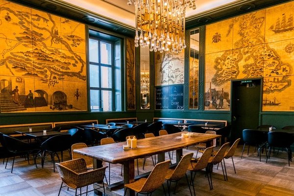 Die Goldene Bar by null