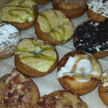 Da Vinci's Donuts - Our mixed box of Heaven - Donuts Near Me - Alpharetta, Georgia Da Vinci's Donuts - Our mixed box of Heaven - Donuts Near Me - Alpharetta, Georgia