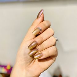 Wheatley Beauty - Cat eye gel manicure