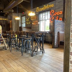 Zaxbys - Inside