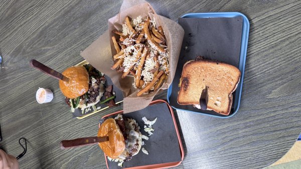 Oakwood Proper Burgers by null