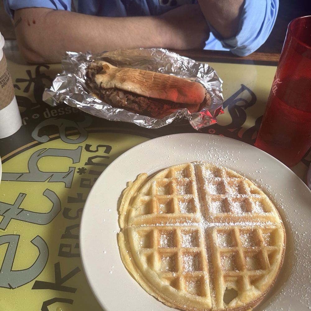 Aretha Frankensteins - Waffle was cold, my nephews sandwich was dry - American Near Me - Chattanooga, Tennessee Aretha Frankensteins - Waffle was cold, my nephews sandwich was dry - American Near Me - Chattanooga, Tennessee