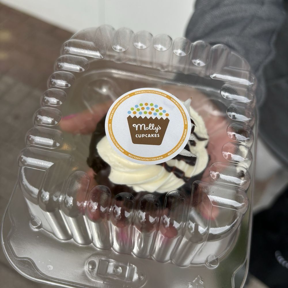 Molly’s Cupcakes - Flourless Molten Chocolate Cupcake *Gluten Free - Cupcakes Near Me - Skokie, Illinois Molly’s Cupcakes - Flourless Molten Chocolate Cupcake *Gluten Free - Cupcakes Near Me - Skokie, Illinois
