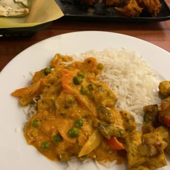 Karma Indian Cuisine & Lounge - Mushroom masala with rice and tofu kadir, garlic nann bread and pakora appetizer - Indian Near Me - Spokane, Washington