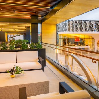 Splash - Outdoor veranda terrace with heaters - Sports Bars Near Me - San Francisco, California Splash - Outdoor veranda terrace with heaters - Sports Bars Near Me - San Francisco, California