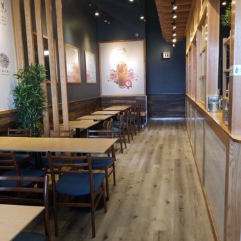 Yi Fang Taiwan Fruit Tea - Pretty interior - Bubble Tea Near Me - Markham, Ontario Yi Fang Taiwan Fruit Tea - Pretty interior - Bubble Tea Near Me - Markham, Ontario