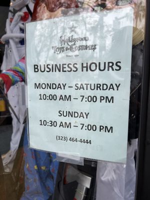 Hollywood Toys & Costumes by null