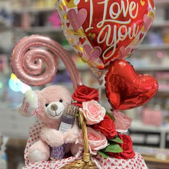 Dollar Tree - Gift basket - Discount Store Near Me - Berwyn, Illinois