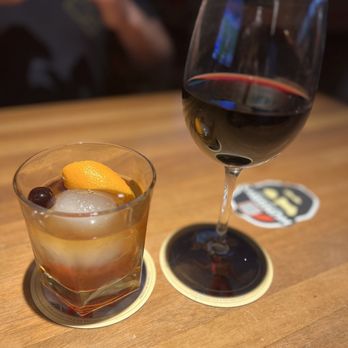 Twin Peaks - Old fashioned and meiomi Pinot noir - New American Near Me - Phoenix, Arizona Twin Peaks - Old fashioned and meiomi Pinot noir - New American Near Me - Phoenix, Arizona
