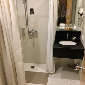 City Garden Suites - The small but efficient bathroom in my room. - Hotels Near Me - Manila, NCR