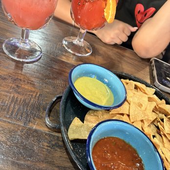 Compadres Cantina - Margaritas GUACAMOLE & CHIPS - Mexican Near Me - Ontario, California