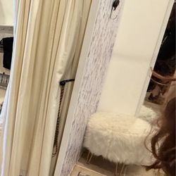Nostalgia Vintage & Thrift - Cozy & comfortable dressing rooms