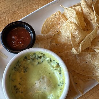 Applebee's Grill + Bar - Sports Bars Near Me - Yucca Valley, California