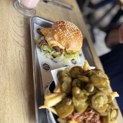 Coyote Coffee - Burger with chili fries