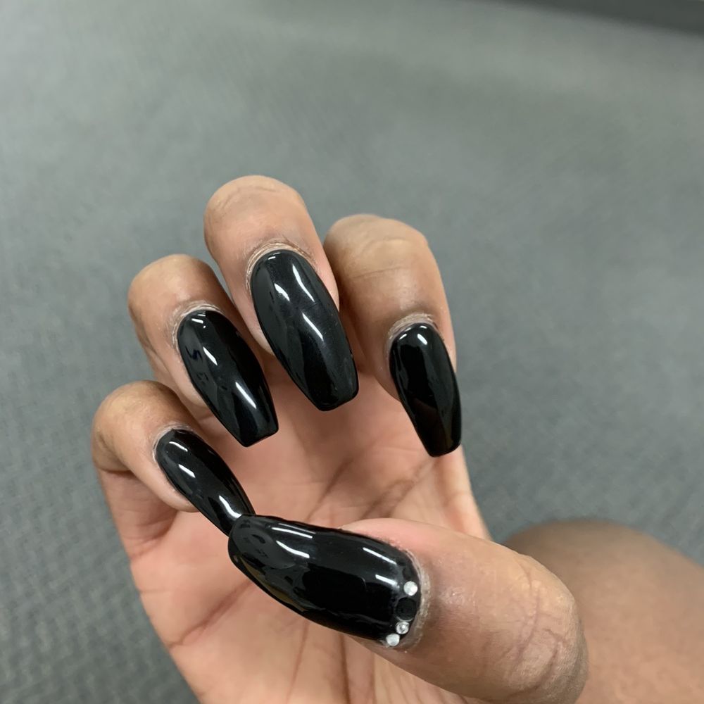 This is the next morning after getting my nails done. The shape is horrible and uneven. This is the next morning after getting my nails done. The shape is horrible and uneven.