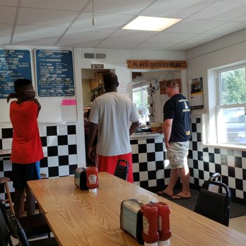 Misty's Malt Shop - You can tell it's been around for decades. My wife ate here when she was a young girl more than 30 years ago. - Ice Cream & Frozen Yogurt Near Me - Keosauqua, Iowa
