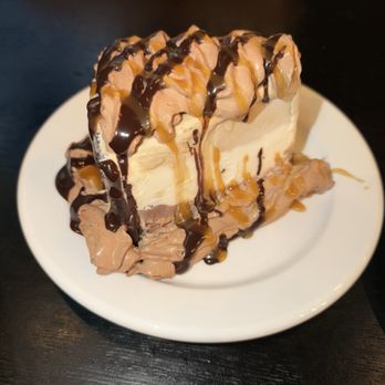 The Cutlery - Mud pie - Steakhouses Near Me - Honolulu, Hawaii