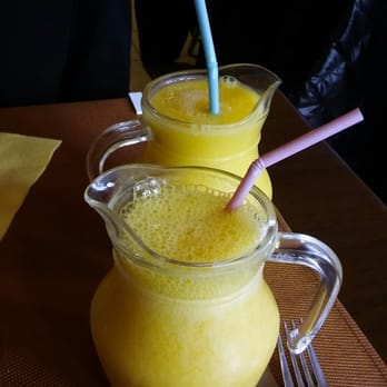 El Juanchito - Jus de mangue et de fruit de la passion.  Possibilité d'être à l'eau ou au lait - Latin American Near Me - Paris, 75