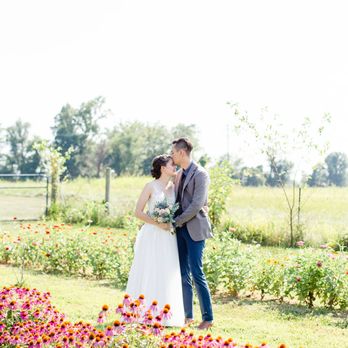 East Lynn Farm - Photo by Sarah Fortney Photography - Wedding Planning Near Me - Round Hill, Virginia East Lynn Farm - Photo by Sarah Fortney Photography - Wedding Planning Near Me - Round Hill, Virginia