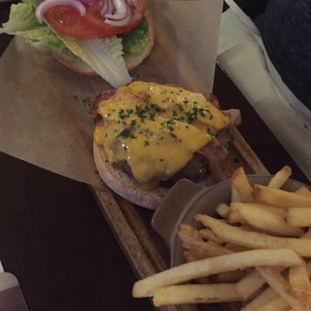 Vaughan's Eatery - Burger, over cooked and a "weird smokey flavour I didn't enjoy". - Irish Near Me - Dublin, D