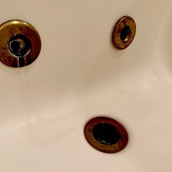 QleanLA - Tub with visible stains that are easily removable. I cleaned afterwords - Home Cleaning Near Me QleanLA - Tub with visible stains that are easily removable. I cleaned afterwords - Home Cleaning Near Me