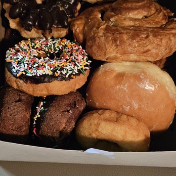 Tasty's Donuts - Too Good to Go Box - Donuts Near Me - Tarzana, California Tasty's Donuts - Too Good to Go Box - Donuts Near Me - Tarzana, California