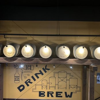 Snoqualmie Falls Brewery - Neat decor - Brewpubs Near Me - Snoqualmie, Washington