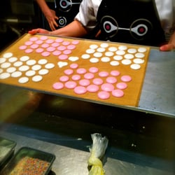 Sparkle Cupcakery - cupcake making class