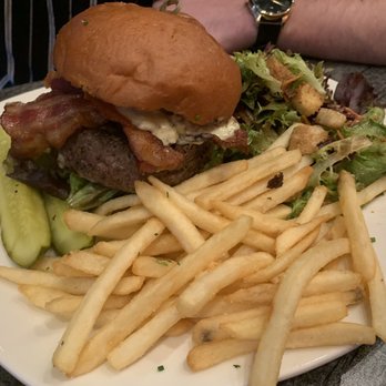 Crew - Bacon blue burger - New American Near Me - Poughkeepsie, New York Crew - Bacon blue burger - New American Near Me - Poughkeepsie, New York