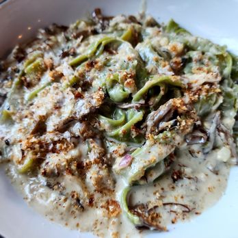 Pizzando - Spinach fettuccine with Maitake mushrooms and Porcini cream sauce. - Pizza Near Me - Healdsburg, California