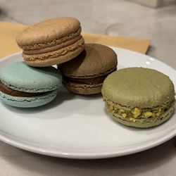 Flavors: Nutella, Salted caramel, Snickers and Pistachio