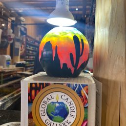 The candle changes colors!! The candle changes colors!!