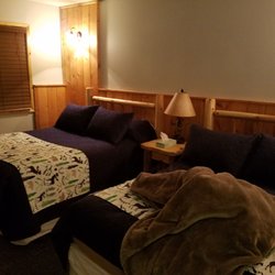Wapiti Lodge - Two double beds