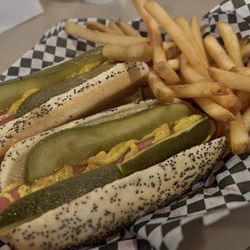 Red’s Steak and BBQ - Hot dog special