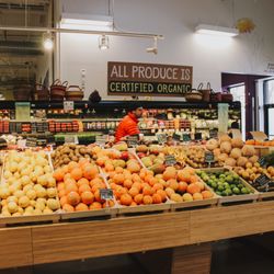 MOM's Organic Market