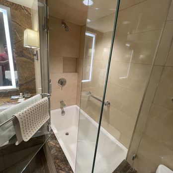 Little America Hotel - Shower and deep tub - Hotels Near Me - Flagstaff, Arizona