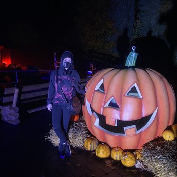 Eifelpark - Yay masks and pumpkins - Amusement Parks Near Me - Gondorf, RP