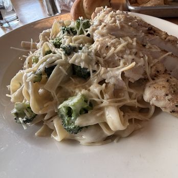 BJ's Restaurant & Brewhouse - chicken alfredo - New American Near Me - Glendale, California BJ's Restaurant & Brewhouse - chicken alfredo - New American Near Me - Glendale, California
