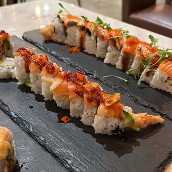 Fujiya - Venus Roll (Left) Elk Grove (Right) - Japanese Near Me - Elk Grove, California