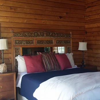 Jenner Inn - Grey Whale Room - Hotels Near Me - Jenner, California