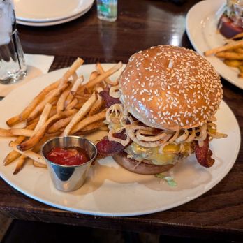 Lucky Monk - BBQ burger - American Near Me - Barrington, Illinois