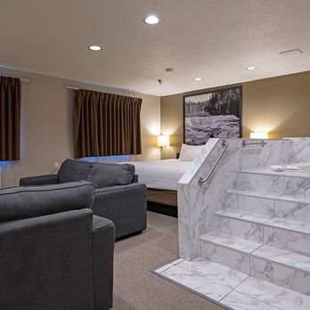 Super 8 by Wyndham Kamloops BC - Guest room - Hotels Near Me - Kamloops, British Columbia Super 8 by Wyndham Kamloops BC - Guest room - Hotels Near Me - Kamloops, British Columbia