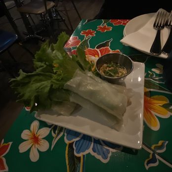 Si Lom Thai Bistro - Fresh roll - more rice wrap than anything - Thai Near Me - Toronto, Ontario Si Lom Thai Bistro - Fresh roll - more rice wrap than anything - Thai Near Me - Toronto, Ontario