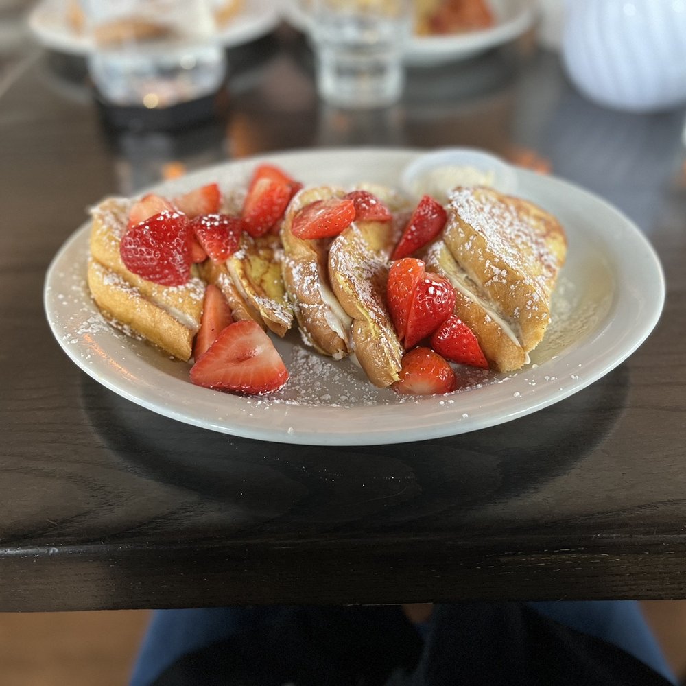 Le Peep - Aksarben Pointe - Stuffed French Toast - Breakfast & Brunch Near Me - Omaha, Nebraska Le Peep - Aksarben Pointe - Stuffed French Toast - Breakfast & Brunch Near Me - Omaha, Nebraska