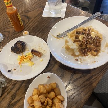 Another Broken Egg Cafe - American Near Me - Orlando, Florida