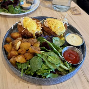 Elephant Grind Coffee - Crab cake eggs benedict - Coffee & Tea Near Me - Richmond Hill, Ontario