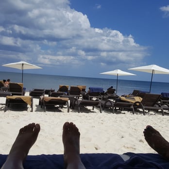 Bar Hideaway - On beach. Chairs all over so no need to sit directly on sand. Towels & waiters to take ur food/drink order available - Cocktail Bars Near Me - Cancún, ROO