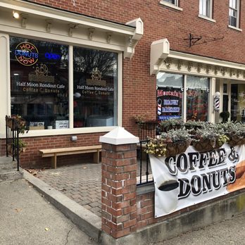 Half Moon Rondout Cafe - Donuts Near Me - Kingston, New York