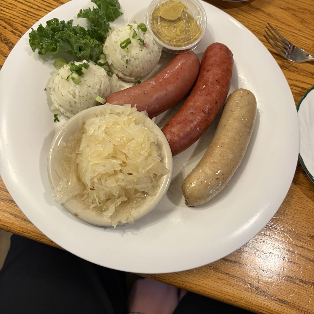 Der Lindenbaum - The butcher plate - German Near Me - Fredericksburg, Texas